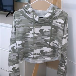Rue21 cropped camouflage hoodie